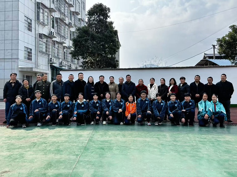 �Ͻ�������ѧУ����ϵɣ��ůͯ�� ����δ�����³�