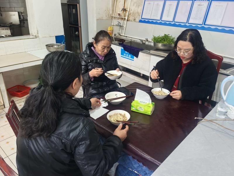 ��Ϫ�������׶�԰������ϵİ��ģ���԰Я��ͬ��